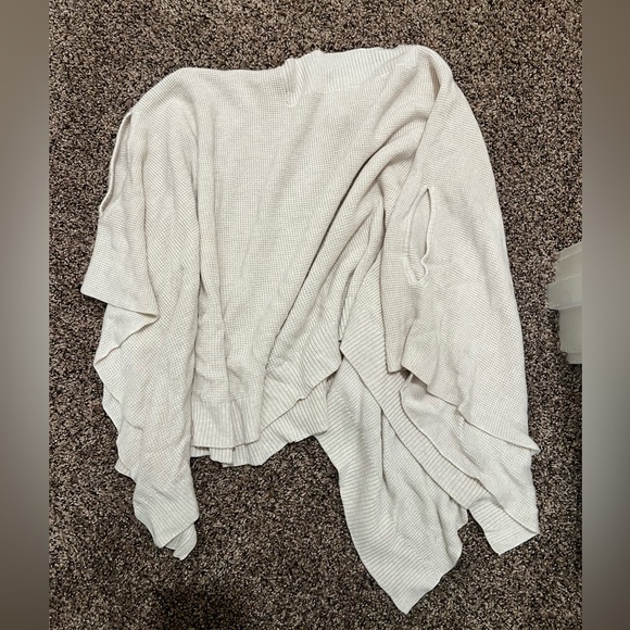 Lululemon Forward Flow Poncho in White Opal - Picture 4 of 9